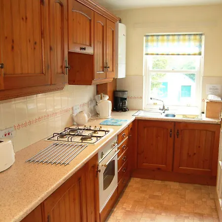 17 Greta Grove House *